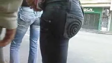 TUSHYRAW ברונטית חמודה אוהבת לפענח את ישבנה ההדוק