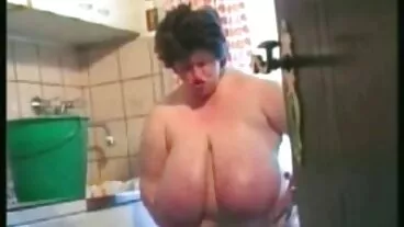 VIXEN פורנו ביוטי רוסית מנסה שלישייה בחופשה