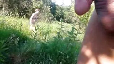 פצצת בלונדינית חזה לונה סטאר מזיין את המעריץ שלה
