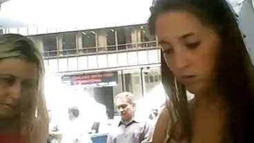 בראז'רים: הפיג'מה של ג'ניפר מנדז מיועדת לקריעה בפורנו-HD