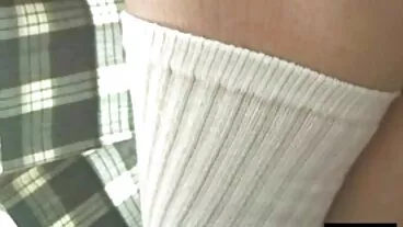 העשרה הקטנטנה אלישיה וויליאמס מסתירה את Buttplug לפני הזין