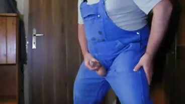 MILF בלונדינית מצאה לעצמה צעצוע של ילד לשחק איתו