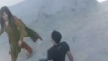 עקרת בית בכושר נדחפת חזק ועמוק על ידי האנקונדה השחורה הגדולה של המאמנת שלה