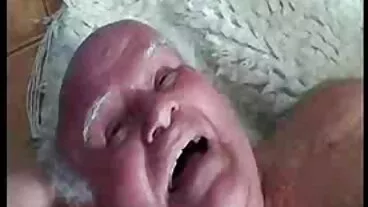 לסביות מלוכלכות מפתות את הזוג השכן